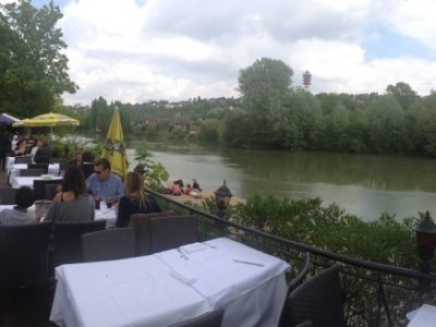 Terrasse Riad Salam à la Varenne-Saint-Hilaire