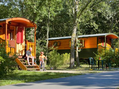 Les roulottes de l'Île de loisirs de Bois-le-Roi / © UCPA - Vincent Colin