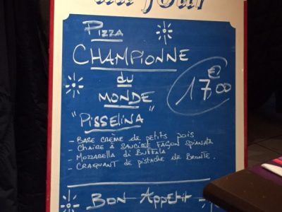© Plus on est de food plus on rit