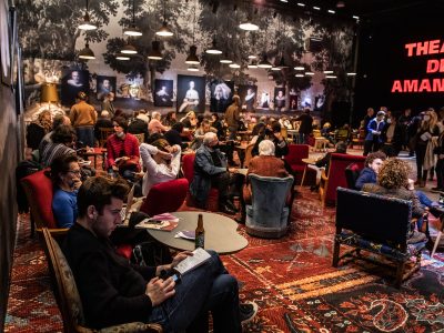 Le café du théâtre des Amandiers est ouvert même en dehors des spectacles / © Geraldine Aresteanu