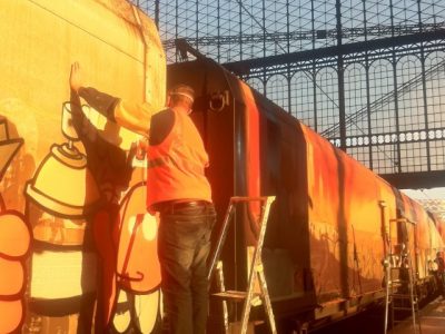 Le train street art en gare d'Austerlitz / © Steve Stillman pour Enlarge your Paris