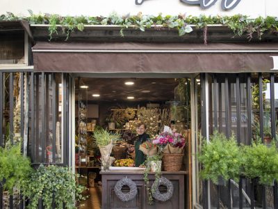 La fleuriste Maylis, aux Lilas, pratique le click & collect pendant le confinement / © Jérômine Derigny pour Enlarge your Paris
