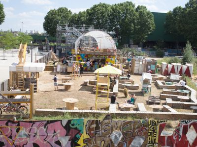 Installations du collectif Bellastock sur les berges du canal de l'Ourcq en Seine-Saint-Denis / © Camille Millerand