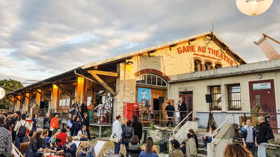 Gare au théâtre / DR
