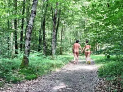 Naturistes / DR