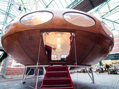 La Maison Futuro au marché Dauphine dans les Puces de Saint-Ouen / © Steve Stillman pour Enlarge your Paris