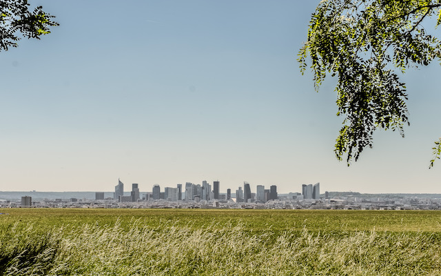 La Défense vu de la Butte d'Orgemont à Argenteuil - Le Rooftop / © Jean-Fabien Leclanche pour Enlarge Your Paris