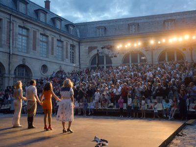 Le Mois Molière dans la cour de la Grande écurie à Versailles / © JP