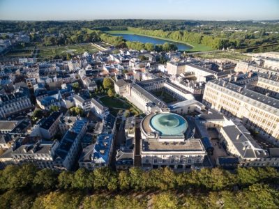 Versailles vue de haut depuis la place d'Armes / DR