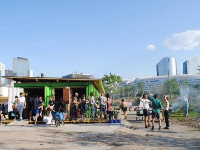 Vive les Groues ! au pied des tours de La Défense à Nanterre / DR