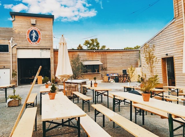 Beer Garden Demory-Paris dans le quartier du Petit Pantin au bord du canal / © Demory-Paris