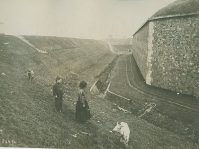 Fortifs aux portes de Paris vers 1910 / © Galerie Lumière des Roses