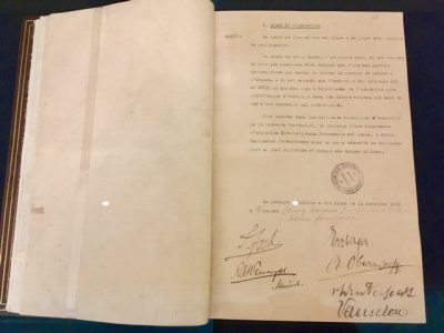 L'exemplaire français de la convention d'armistice de la Première guerre mondiale exposé au château de Vincennes / © Steve Stillman pour Enlarge your Paris