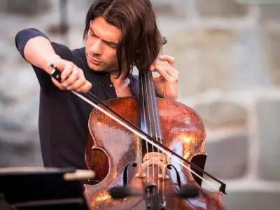 Le violoncelliste prodige Gautier Capuçon sera en concert le 1er septembre avec l'orchestre national d'Île-de-France au parc Montreau à Montreuil / © G.Batardon