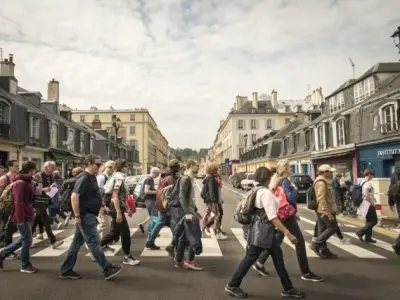 Le quartier Saint-Louis, à Versailles lors d'une randonnée urbaine organisée par Enlarge your Paris / © Jérômine Derigny pour Enlarge your Paris