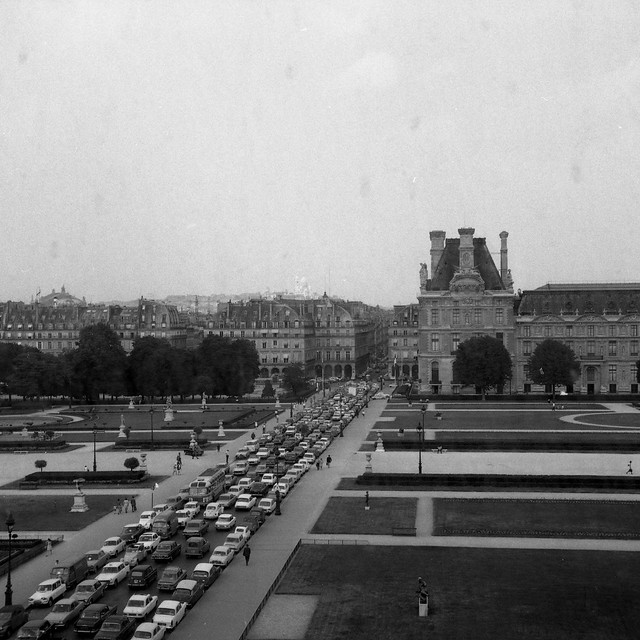 Embouteillage au Louvre en juin 1970 / @ Osbornb (Creative commons - Flickr)
