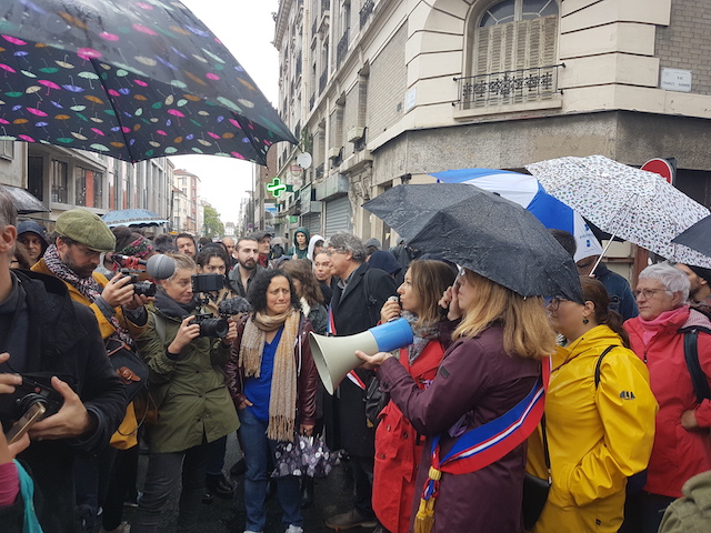 Mobilisation devant Mains d'Oeuvres mardi 8 octobre / © Mona Prudhomme pour Enlarge your Paris