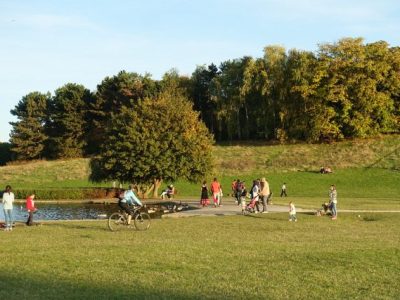 Le parc de La Courneuve / © Guilhem Vellut (Creative commons - Flickr)