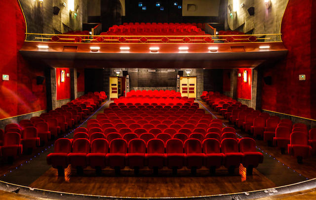 Le cinéma Le Trianon à Romainville où aura lieu le Festival du film franco-arabe et qui servit de décor pendant près de 20 ans à l'émission "La dernière séance" animée par Eddy Mitchell / © Le Trianon