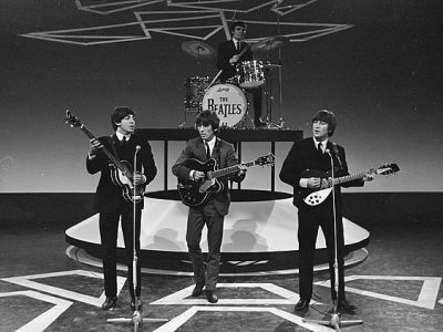Les Beatles en 1964 avec Paul McCartney, George Harrison, John Lennon et Jimmy Nicol, batteur remplaçant de Ringo Starr pendant un mois / © Eric Koch / Anefo