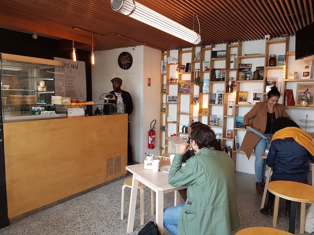 Le 19.59 à la gare de Garges-Sarcelles / @ Réseau d'échange et de restauration