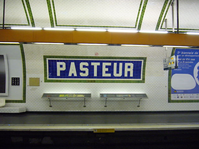 Station de métro à Paris en hommage à Louis Pasteur, à l'origine d'une vraie révolution dans le système de santé / © Greenski (Wikimedia commons)