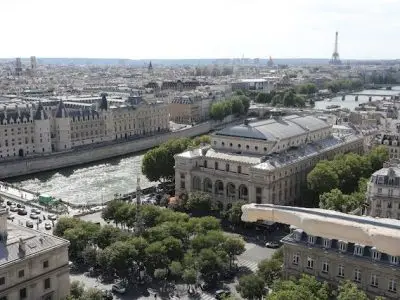 Le Théâtre du Châtelet VU depuis la tour Saint-Jacques / © Jean-Christophe Windland (Wikimedia commons)