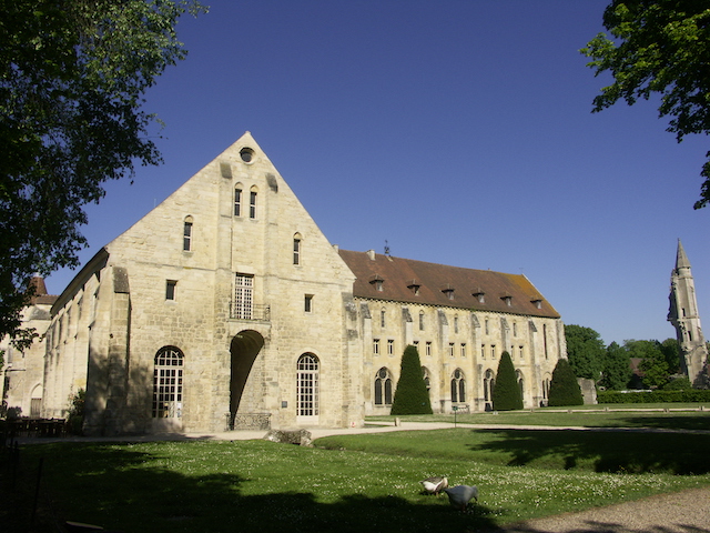 L'abbaye de Royaumont dans le parc naturel Oise - Pays de France / © PNR Oise - Pays de France