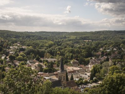 Le village de Chevreuse dans le parc naturel de la Haute Vallée de Chevreuse / © Jérômine Derigny pour Enlarge your Paris