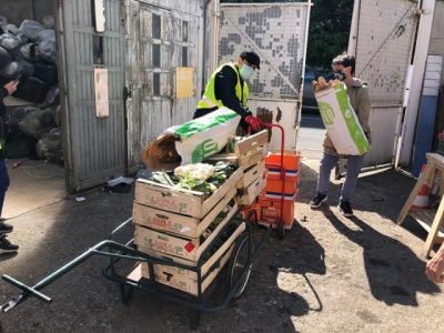 Distribution de nourriture dans les locaux de l'association Amelior / DR