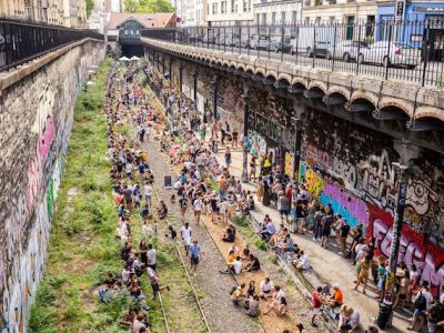 La friche du Hasard ludique sur les rails de la Petite ceinture / © Hasard ludique
