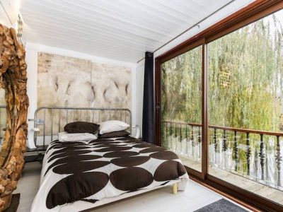 Une chambre aménagée dans un container à Saintry en Essonne / © Manon Gayet pour Enlarge your Paris