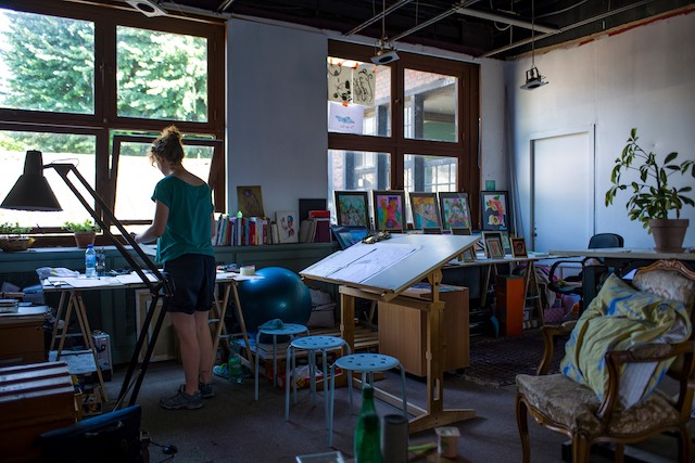 L'un des ateliers au sein de la friche du PréàVie / © Soukmachines