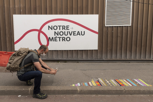 Jour 8. Une oeuvre du street artist Ememem à la sortie de la station de métro de Créteil-l’Echat /  © Jérômine Derigny pour Enlarge your Paris