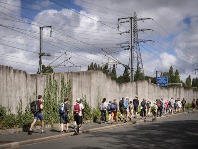 Jour 5. Le long de l'A6 et du TGV Ouest, sur le tracé de la ligne 14 Sud / © Jérômine Derigny pour Enlarge your Paris