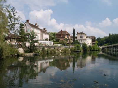 Le village de Samois-sur-Seine, en lisière de la forêt de Fontainebleau / © Myrabella (Wikimedia commons)