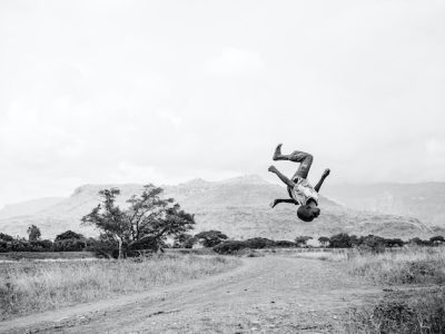 En Ouganda, un jeune breakdancer dans l'oeil de Kibuuka Mukisa Oscar, l'un des photographes exposés à la 8e édition de l'Oeil urbain à Corbeil-Essonnes / © Kibuuka Mukisa Oscar