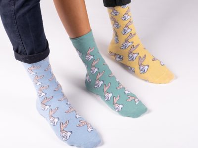 La boutique en ligne de la RATP commercialise depuis fin septembre des chaussettes à l'effigie de la mascotte Serge le lapin / © RATP