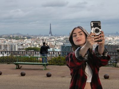 Emily dans le Grand Paris au parc de Saint-Cloud / © Serie Mania - Jérômine Derigny et