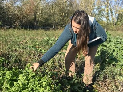 Pauline Isambert dans son exploitation les Herbes libres / © Vianney Delourme pour Enlarge your Paris