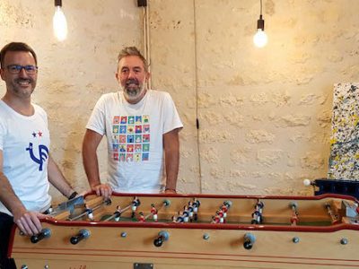 Les fondateurs de Pop & Kop, Joël Haÿs (à g.) et Rémi Belot (à dr.), ouvrent une boutique éphémère dans le 10e arrondissement pour les fêtes / © Pop & Kop