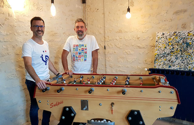 Les fondateurs de Pop & Kop, Joël Haÿs (à g.) et Rémi Belot (à dr.), ouvrent une boutique éphémère dans le 10e arrondissement pour les fêtes / © Pop & Kop