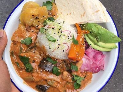 Les plats végétariens du Jah Jah à Paris font partie des recommandations du Guide Argot de la bonne bouffe / © Jah Jah