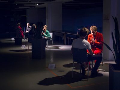 L'Agence de rencontre sans risques propose samedi 23 janvier des fausses rencontres avec un vrai inconnu / © GK Collective