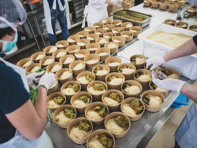 Les restaurateurs de la communauté Ecotable ont entrepris de livrer des repas aux étudiants du Grand Paris / © Ecotable