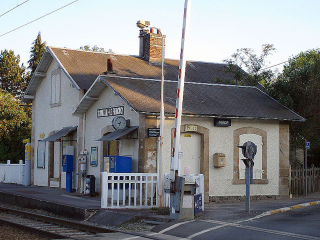 La gare de Santeuil-le-Perchay dans le Val-d'Oise doit accueillir d'ici à la fin de l'année Coopvexin, une coopérative alimentaire bio et locale à Santeuil / © Clicsouris (Wikimedia commons)
