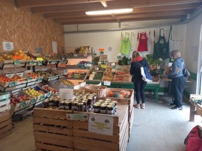 Les Potagers de Marcoussis cultivent fruits et légumes bio en Essonne vendus dans la boutique installée à la ferme / © Les Potagers de Marcoussis