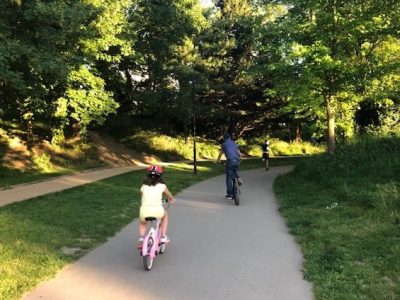 La Coulée verte du sud parisien entre Paris et Massy, un itinéraire sécurisé pour une sortie à vélo en famille / © Steve Stillman pour Enlarge your Paris
