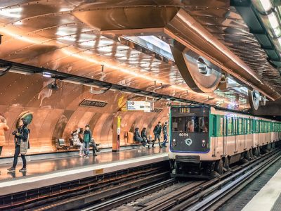La station de métro Arts et Métiers à Paris imaginée par le dessinateur François Schuiten et le scénariste Benoît Peeters / © Christian Bille (Creative commons - Flickr)