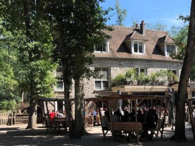 La terrasse de l'auberge de la Dame Jouanne en forêt de Fontainebleau / © Auberge de la Dame Jouanne
